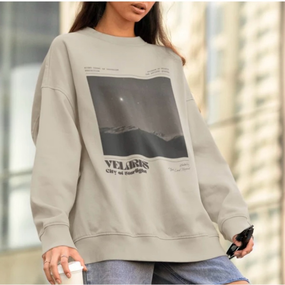 Cream Crewneck/Size Medium